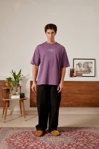 T-SHIRT LILA MIT GOOD NEIGHBOUR PRINT