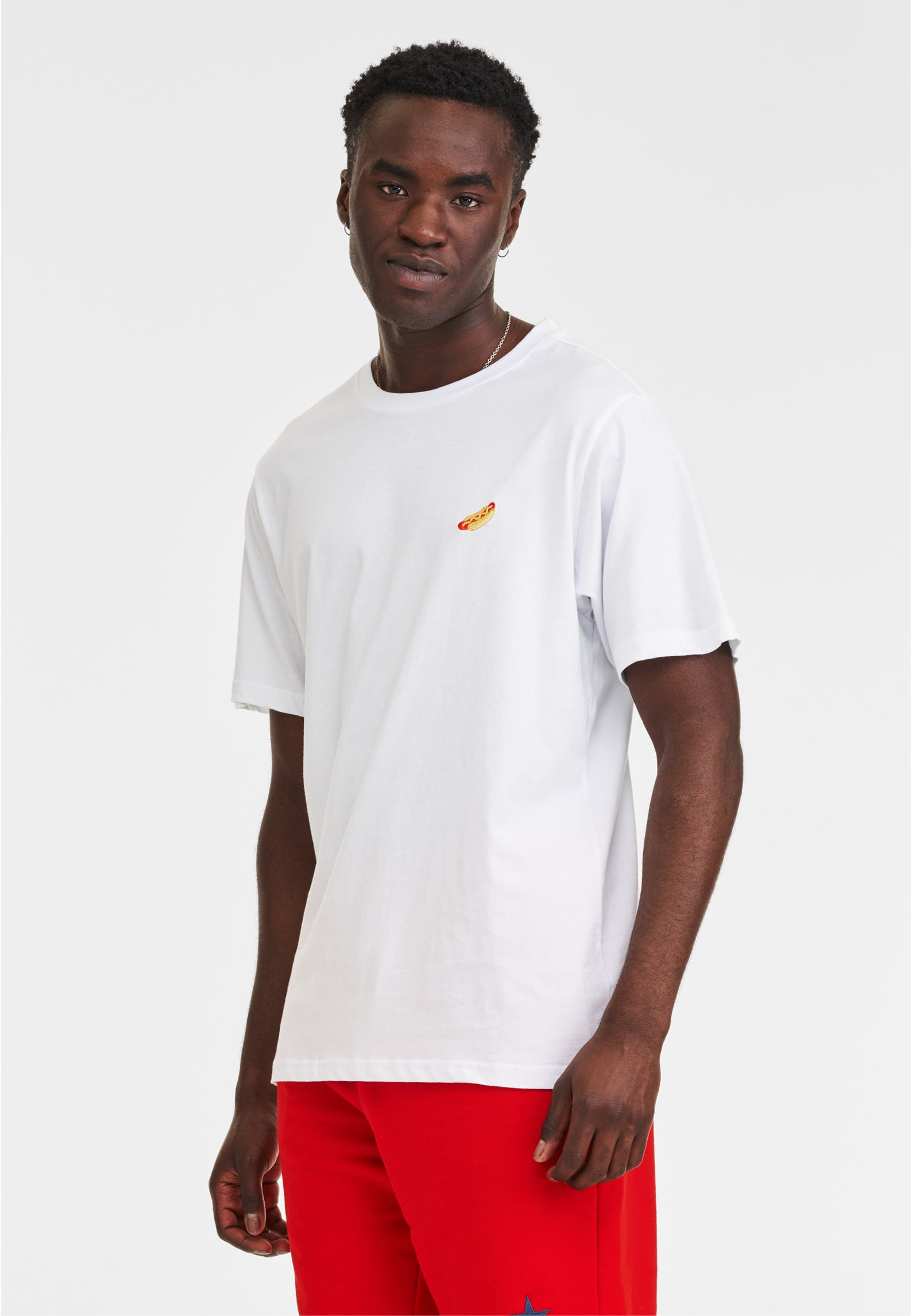 T-SHIRT WEISS MIT HOTDOG STICKEREI
