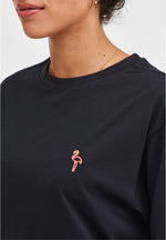 Lade das Bild in den Galerie-Viewer, T-SHIRT NAVY MIT FLAMINGO STICKEREI
