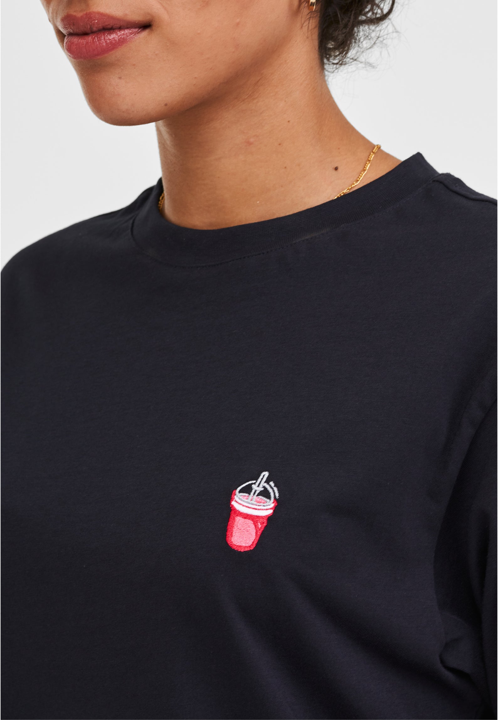 T-SHIRT NAVY MIT SMOOTHIE CUP STICKEREI