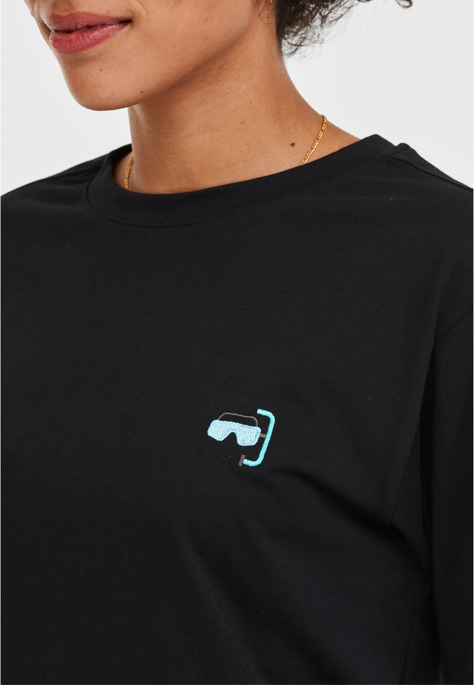 T-SHIRT SCHWARZ MIT TAUCHERBRILLE STICKEREI