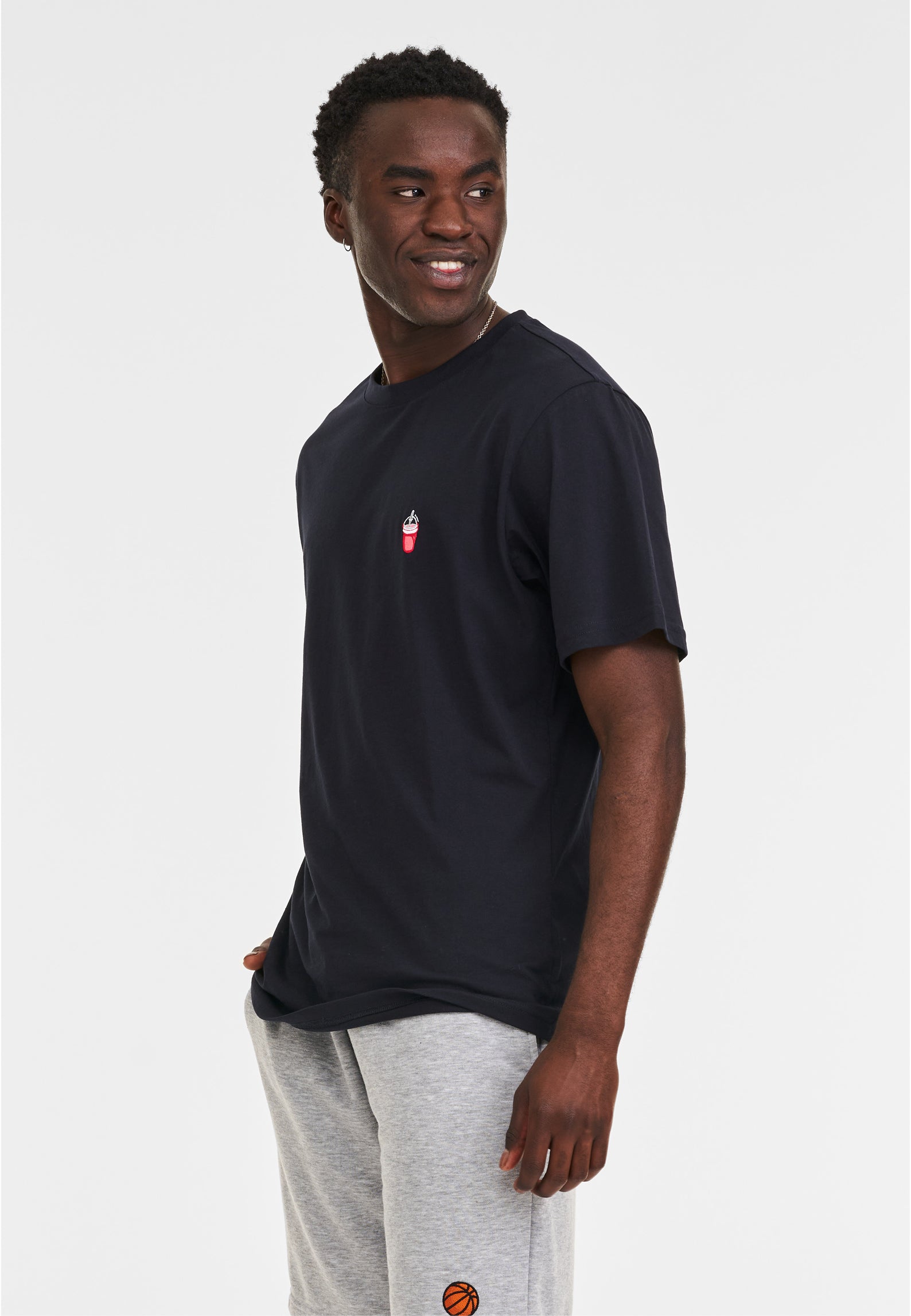 T-SHIRT NAVY MIT SMOOTHIE CUP STICKEREI